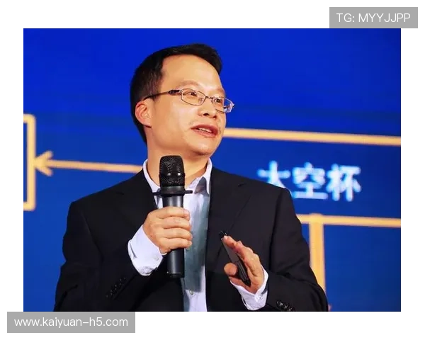 以具滋哲的学术思想为核心，探索其在现代哲学与文化中的深远影响